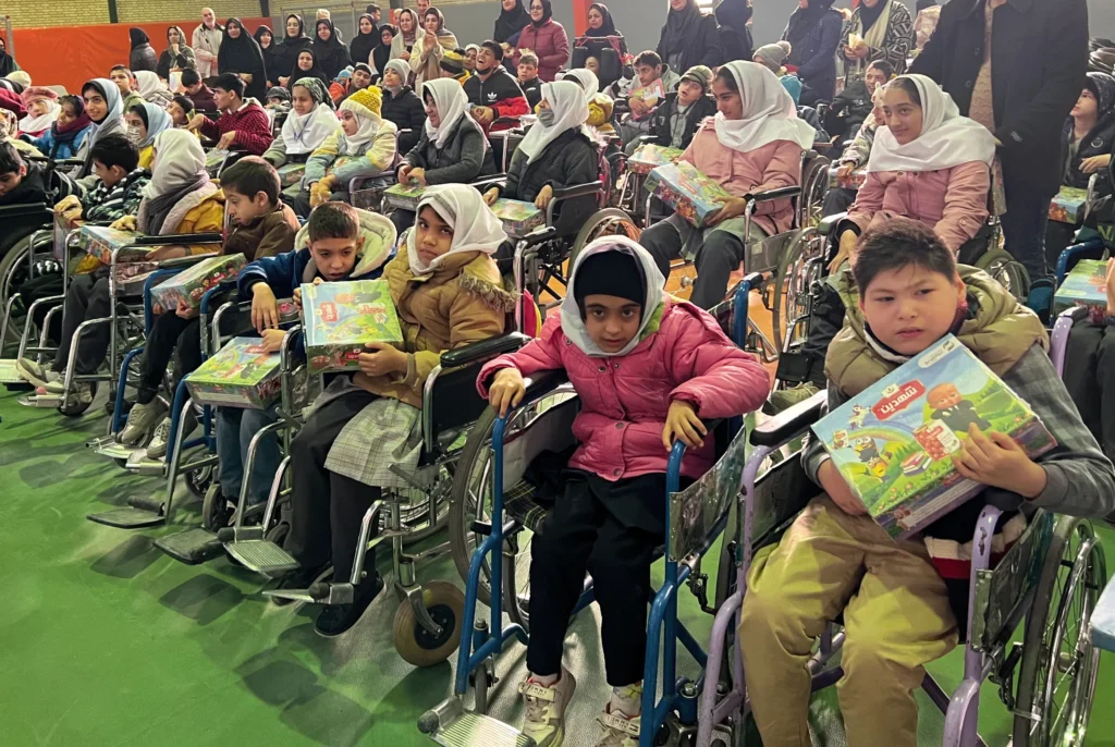 اهدای پک‌های تحصیلی ویژه به دانش‌آموزان دبستان استثنایی کوشا به مناسبت مبعث رسول اکرم(ص)