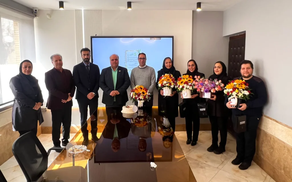 برگزاری باشکوه مراسم روز ملی بازاریاب و مدیر فروش در هلدینگ کشت و صنعت شیفته آرای شرق