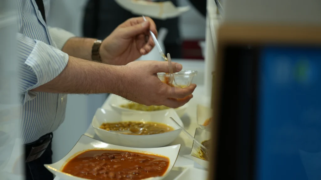 بازدید اعضای هیأت علمی موسسه پژوهشی علوم و صنایع غذایی از شرکت کشت و صنعت شیفته آرای شرق در راستای توسعه همکاری‌های دوجانبه