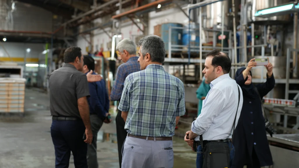 بازدید اعضای هیأت علمی موسسه پژوهشی علوم و صنایع غذایی از شرکت کشت و صنعت شیفته آرای شرق در راستای توسعه همکاری‌های دوجانبه