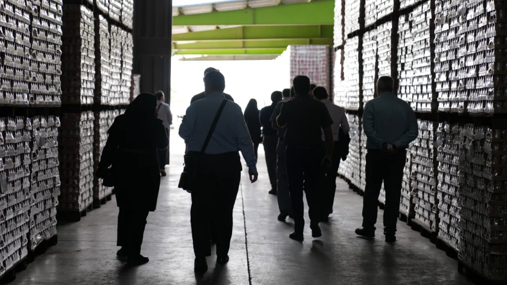 بازدید اعضای هیأت علمی موسسه پژوهشی علوم و صنایع غذایی از شرکت کشت و صنعت شیفته آرای شرق در راستای توسعه همکاری‌های دوجانبه