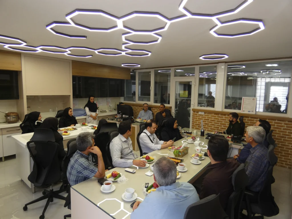 بازدید اعضای هیأت علمی موسسه پژوهشی علوم و صنایع غذایی از شرکت کشت و صنعت شیفته آرای شرق در راستای توسعه همکاری‌های دوجانبه