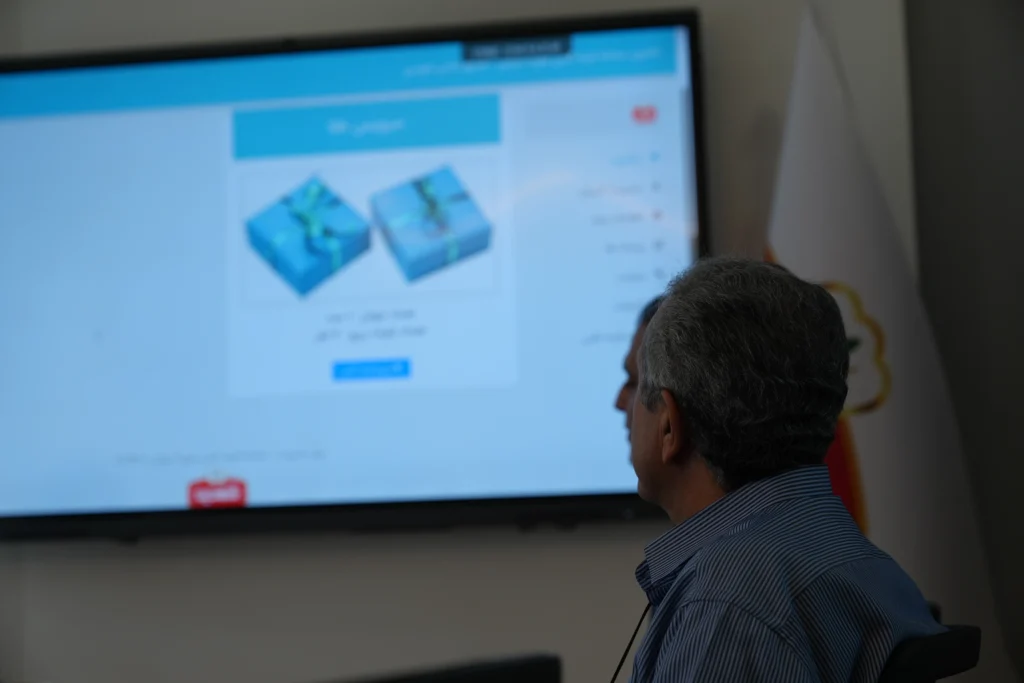 سومین قرعه‌کشی جشنواره عید تا عید شهدین برگزار شد سرویس طلا به آقای عبدالرحمان بلوچ‌پور از شهر سرباز رسید