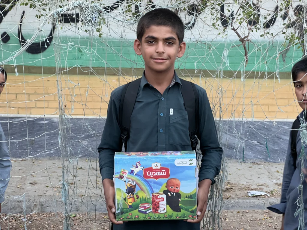 اهدای پک ویژه تحصیلی و کوله پشتی به دانش آموزان مناطق محروم استان سیستان و بلوچستان