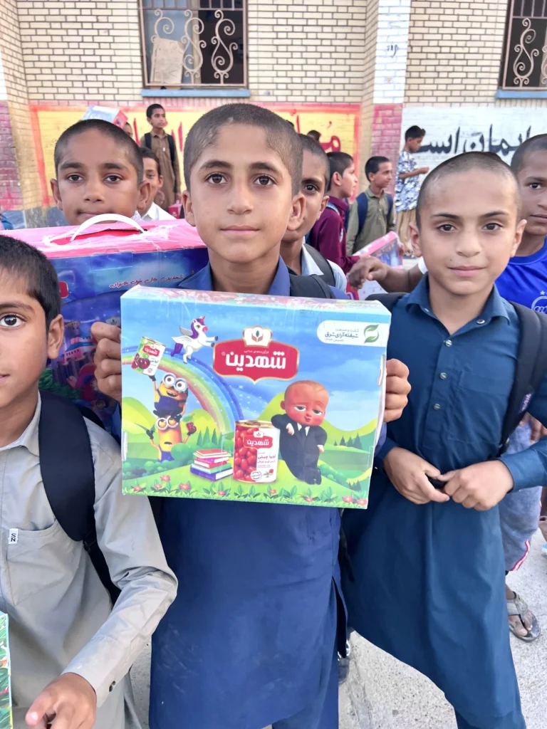 اهدای پک ویژه تحصیلی و کوله پشتی به دانش آموزان مناطق محروم استان سیستان و بلوچستان