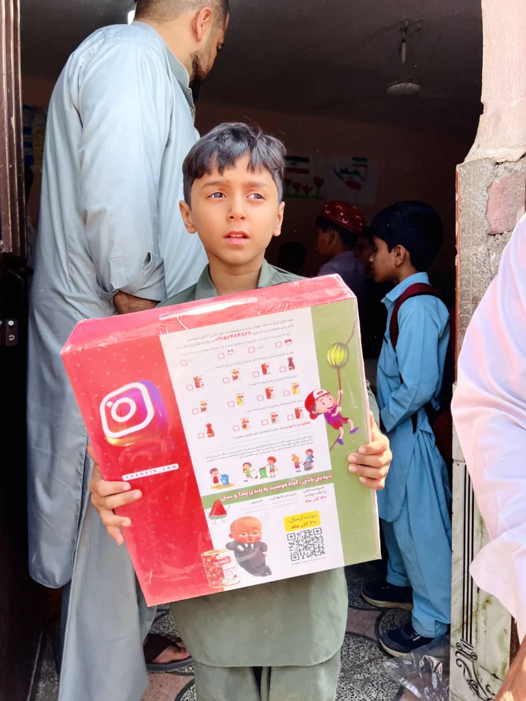 اهدای پک ویژه تحصیلی و کوله پشتی به دانش آموزان مناطق محروم استان سیستان و بلوچستان