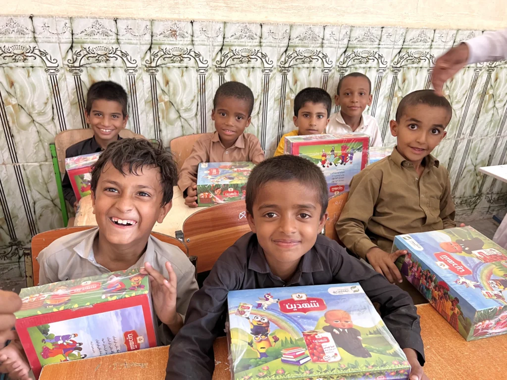 اهدای پک ویژه تحصیلی و کوله پشتی به دانش آموزان مناطق محروم استان سیستان و بلوچستان