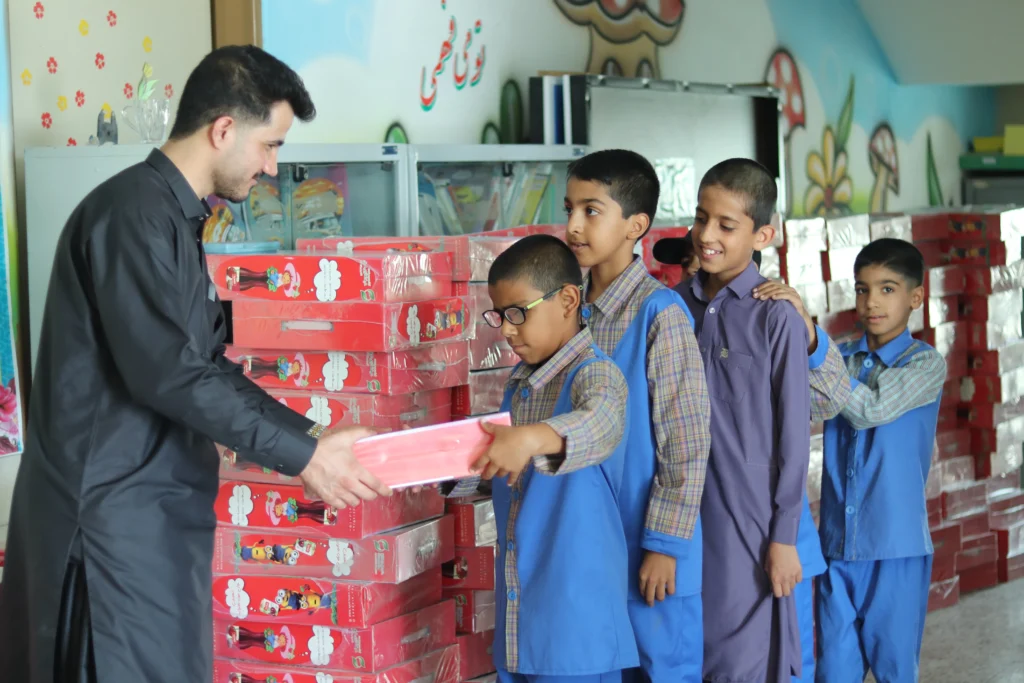 اهدای پک ویژه تحصیلی و کوله پشتی به دانش آموزان مناطق محروم استان سیستان و بلوچستان