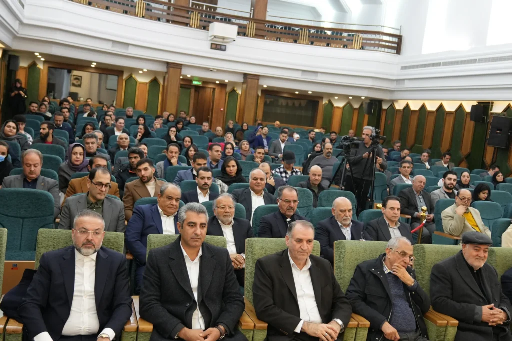 همزمان با ولادت باسعادت حضرت امام علی (ع) و روز پدر، گردهمایی تجلیل از پدران کارآفرین و پیشکسوتان اقتصادی با حضور فعالان بخش خصوصی و ریاست محترم هیئت‌مدیره شرکت کشت و صنعت شیفته آرای شرق در اتاق بازرگانی مشهد برگزار شد.