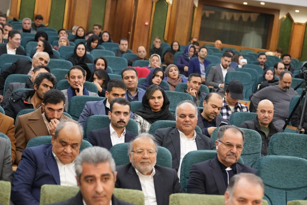 همزمان با ولادت باسعادت حضرت امام علی (ع) و روز پدر، گردهمایی تجلیل از پدران کارآفرین و پیشکسوتان اقتصادی با حضور فعالان بخش خصوصی و ریاست محترم هیئت‌مدیره شرکت کشت و صنعت شیفته آرای شرق در اتاق بازرگانی مشهد برگزار شد.