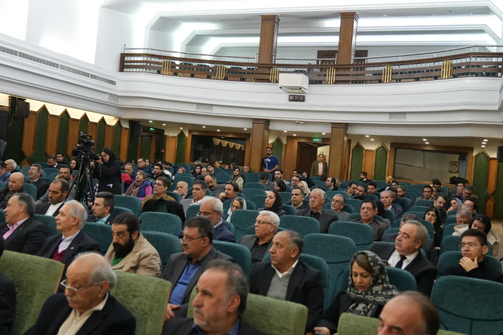 همزمان با ولادت باسعادت حضرت امام علی (ع) و روز پدر، گردهمایی تجلیل از پدران کارآفرین و پیشکسوتان اقتصادی با حضور فعالان بخش خصوصی و ریاست محترم هیئت‌مدیره شرکت کشت و صنعت شیفته آرای شرق در اتاق بازرگانی مشهد برگزار شد.