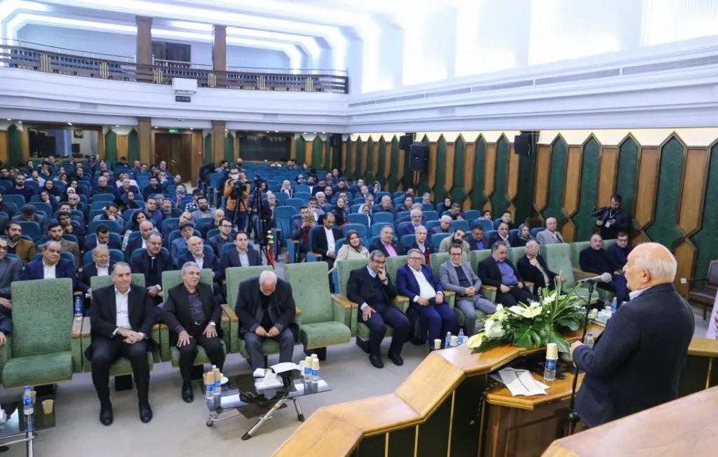 همزمان با ولادت باسعادت حضرت امام علی (ع) و روز پدر، گردهمایی تجلیل از پدران کارآفرین و پیشکسوتان اقتصادی با حضور فعالان بخش خصوصی و ریاست محترم هیئت‌مدیره شرکت کشت و صنعت شیفته آرای شرق در اتاق بازرگانی مشهد برگزار شد.