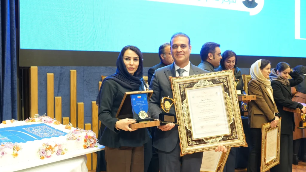 در چهاردهمین همایش روز جهانی غذا؛ شیفته آرای شرق «واحد تولیدی برتر سال ۱۴۰۳–۱۴۰۴» شد و مهندس خاطره قربانی عنوان مسئول فنی برتر را کسب کرد