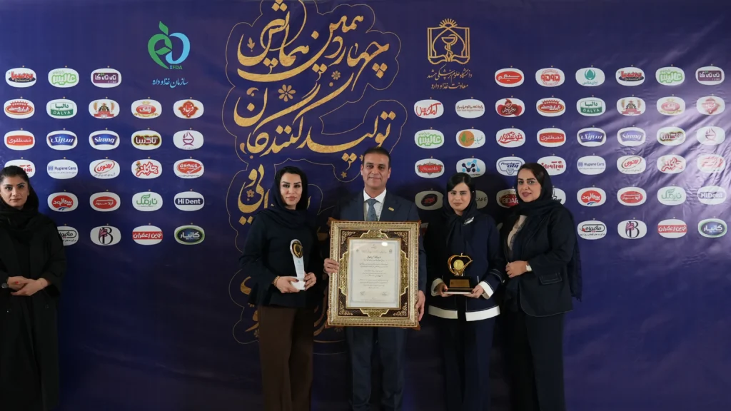 شیفته آرای شرق «واحد تولیدی برتر» شد؛ انتخاب مهندس خاطره قربانی به‌عنوان کارشناس فنی نمونه در مراسم غذا و دارو