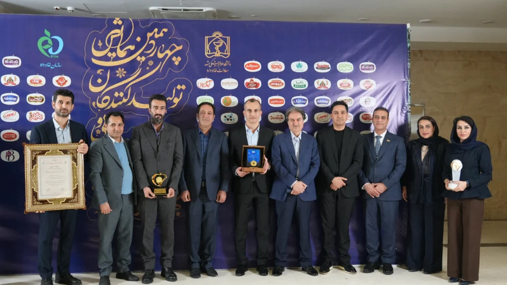 شیفته آرای شرق «واحد تولیدی برتر» شد؛ انتخاب مهندس خاطره قربانی به‌عنوان کارشناس فنی نمونه در مراسم غذا و دارو