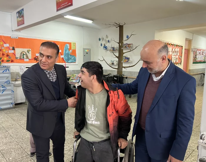 بازدید مدیرعامل هلدینگ شیفته آرای شرق(صنایع غذایی شهدین) از مدرسه ابتدایی استثنایی کوشا در شهر مشهد